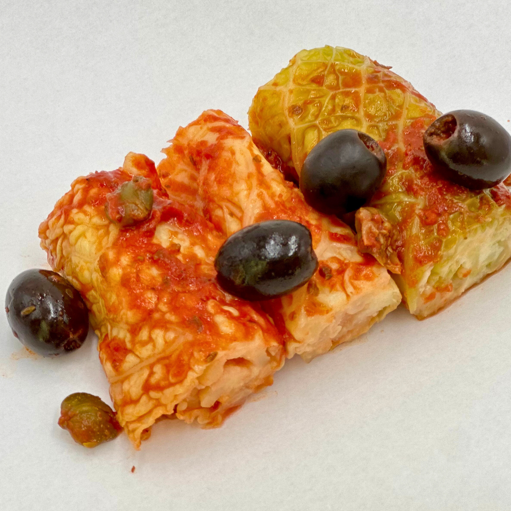 Involtini di cavolo verza con capperi e olive
