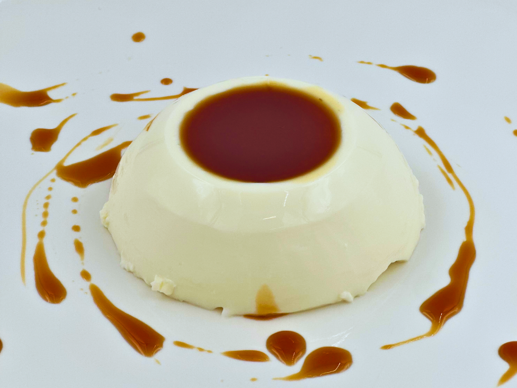 Caramello salato su panna cotta vellutata
